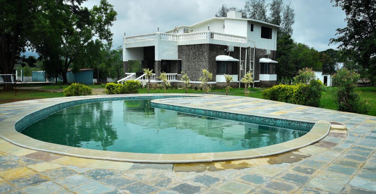 Whispering Woods Villa And Eco Farms Лонавала Экстерьер фото